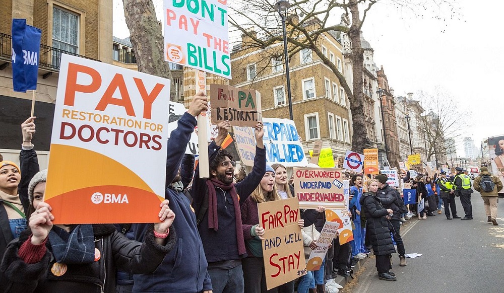 Mjeket ne Britani nga sot nisin protesten kater ditore